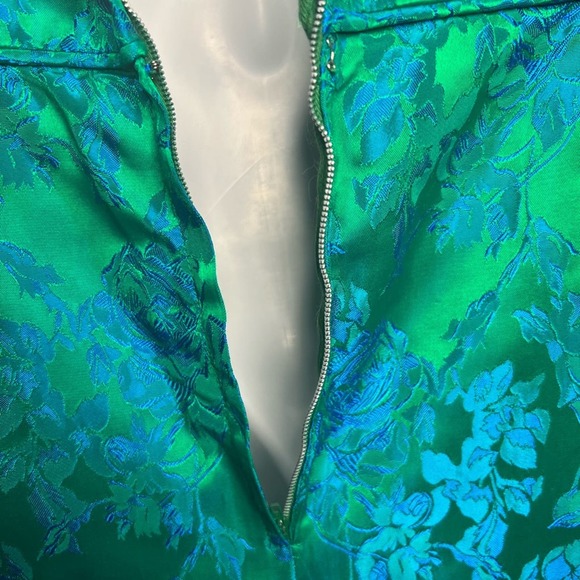 Elegant Green Floral Dress - Picture 6 of 9